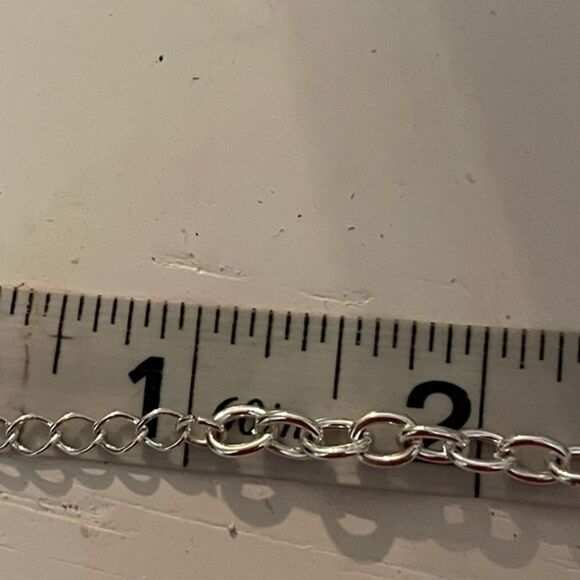 7” silver tone rolo chain bracelet w/0.75” filigree heart w/peridot center - Picture 8 of 9